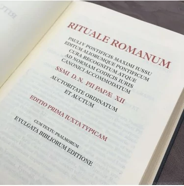 Rituale Romanum to księga liturgiczna zawierająca i regulująca celebrację wszystkich sakramentów